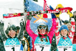 Anja Paerson, médaille de bronze au slalom, Janica Kostelic médaille d'or et Laure Péquegnot, médaille d'argent