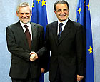 Ivica Racan et Romano Prodi, le 9 octobre 2003 a Bruxelles