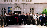 La délégation croate sur le parvis de l'Hôtel de Ville de Villefranche